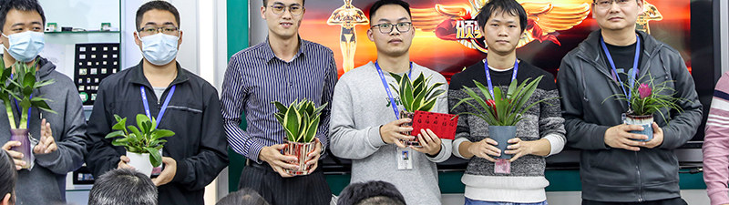 微能信息_優(yōu)秀團隊領獎 (2).jpg